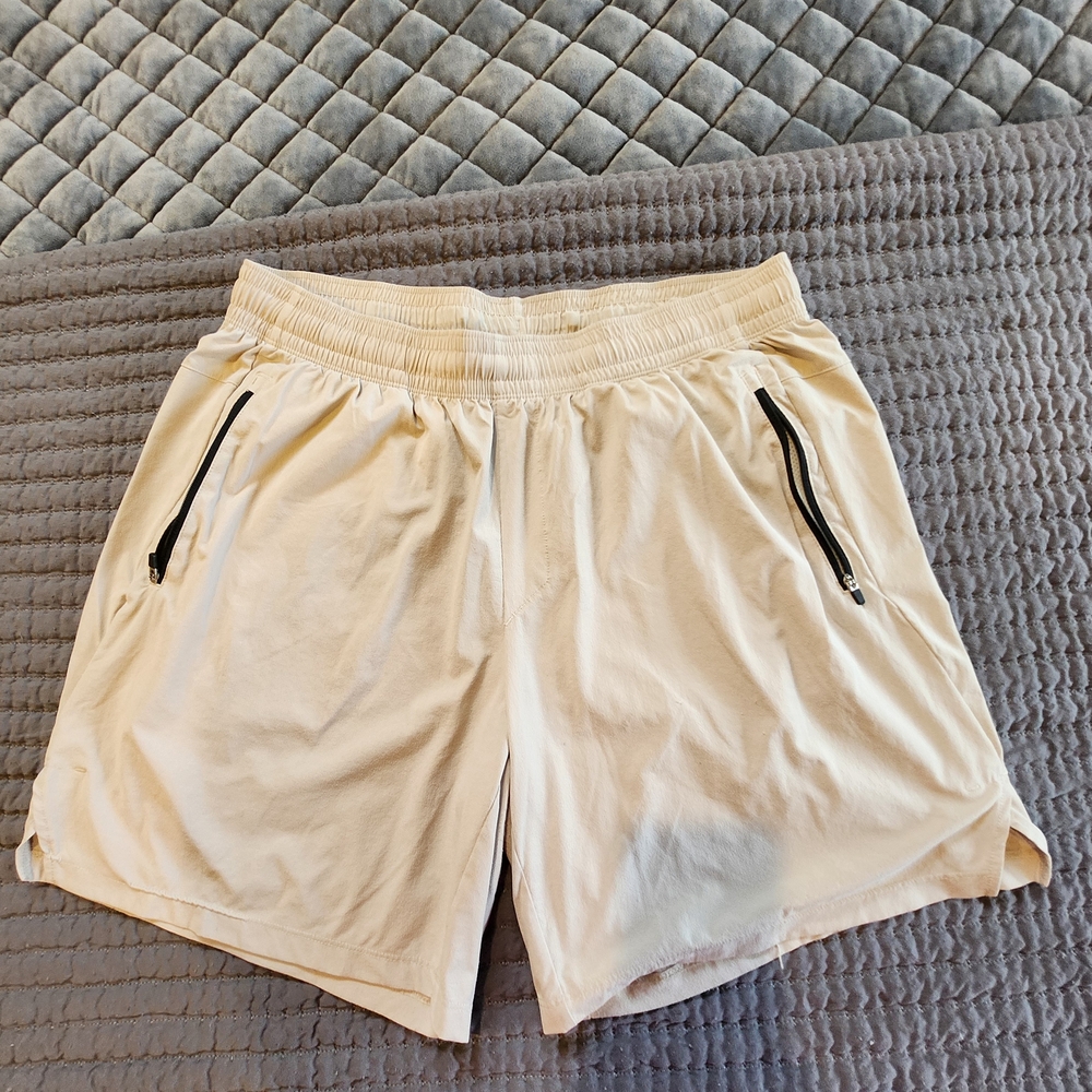 Mens Cream Shorts With Black Zipper Pockets Size L